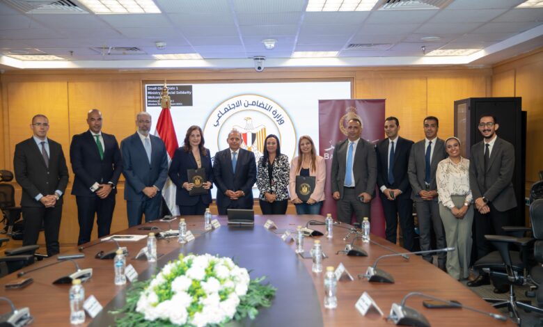 وزيرة التضامن والرئيس التنفيذي لبنك مصر